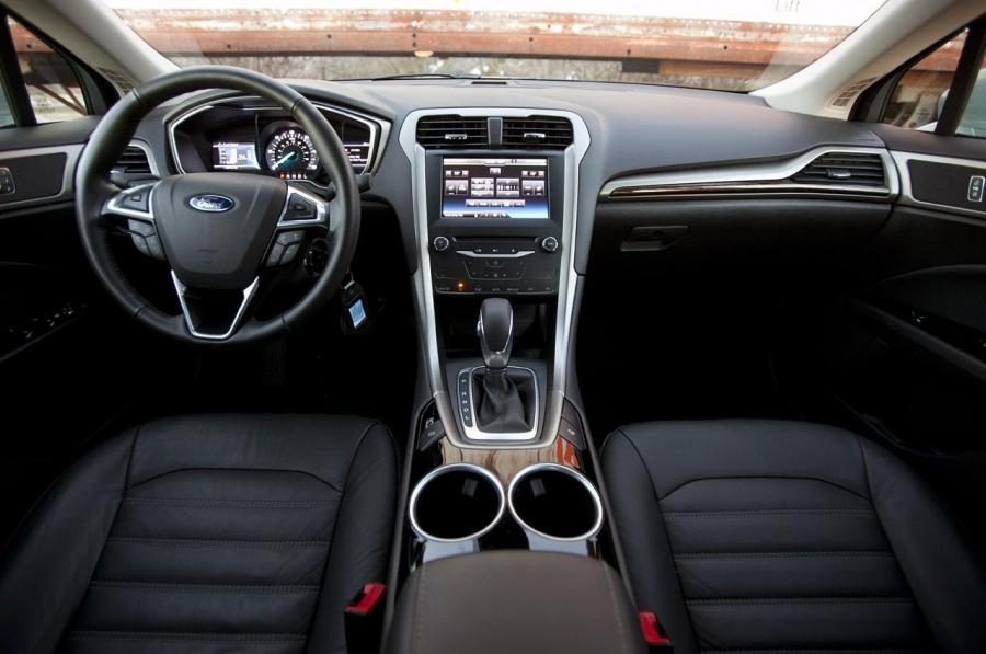  Ford Fusion Hybrid SE 2013 года  (фото 15 из 26)
